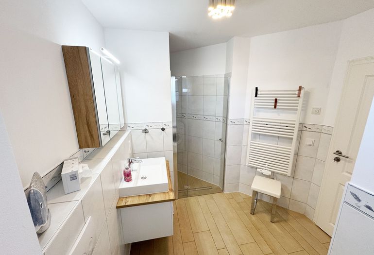 Badezimmer mit Waschbecken