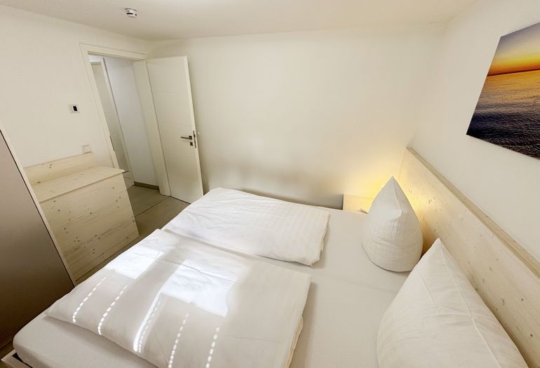 2. Schlafzimmer mit Doppelbett