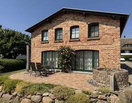 Doppelhaushälfte "Uns Kathus" mit Terrasse & Kamin