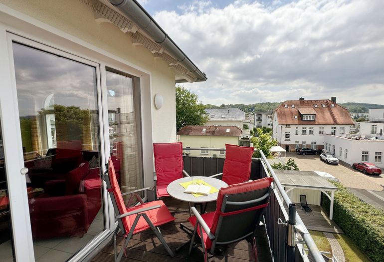 bestuhlter Balkon