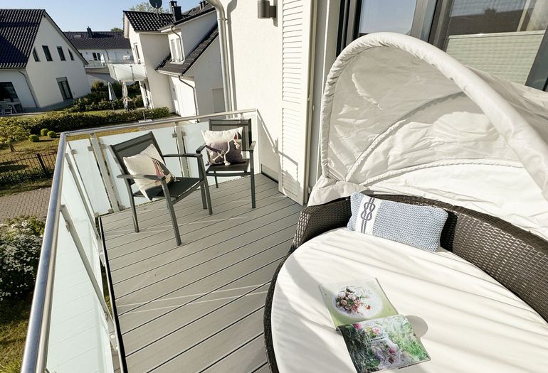 Haus Windrose - Balkon mit einer Outdoor-Sonneninsel Haus Windrose - Balkon mit einer Outdoor-Sonneninsel