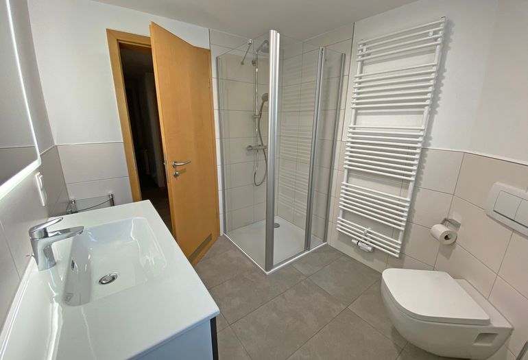 Badezimmer mit Dusche