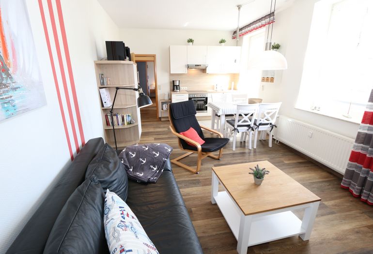 Küchenzeile mit kombiniertem Wohn-und Essbereich