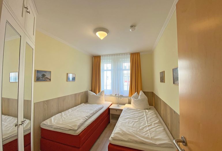 2 Schlafzimmer mit Einzelbetten