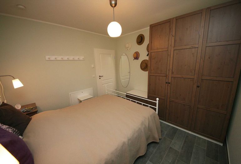 Schlafzimmer mit Kleiderschrank Schlafzimmer mit Kleiderschrank