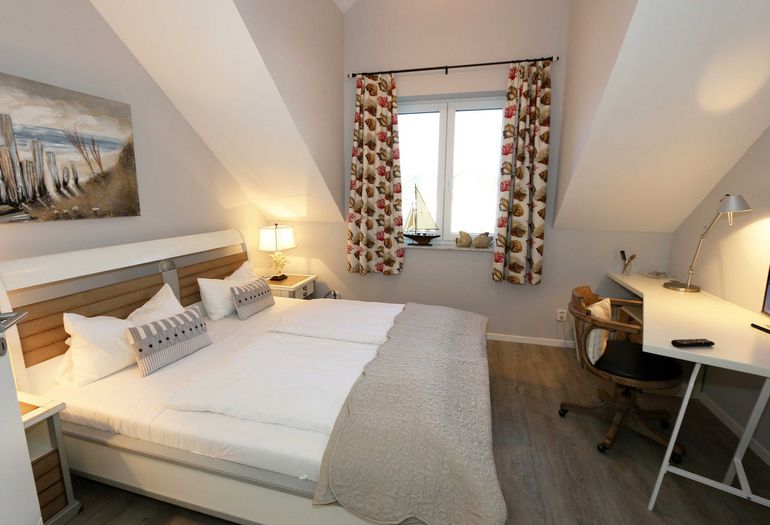 2. Schlafzimmer mit Doppelbett