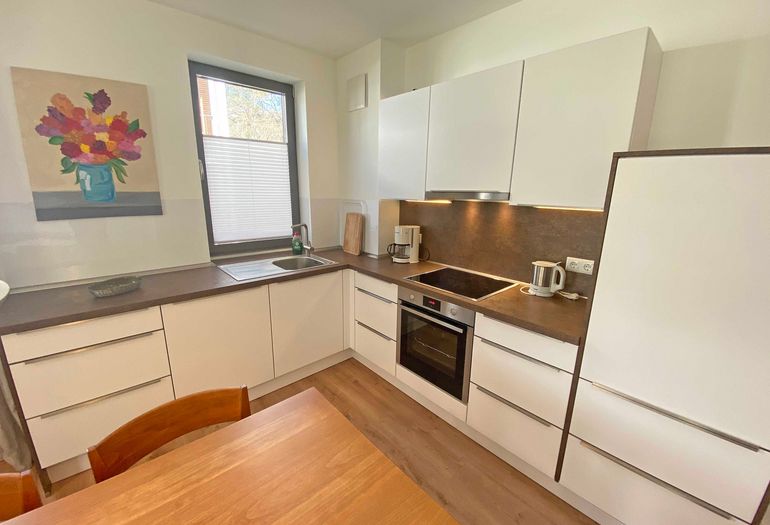 Küchenbereich mit Backofen Küchenbereich mit Backofen