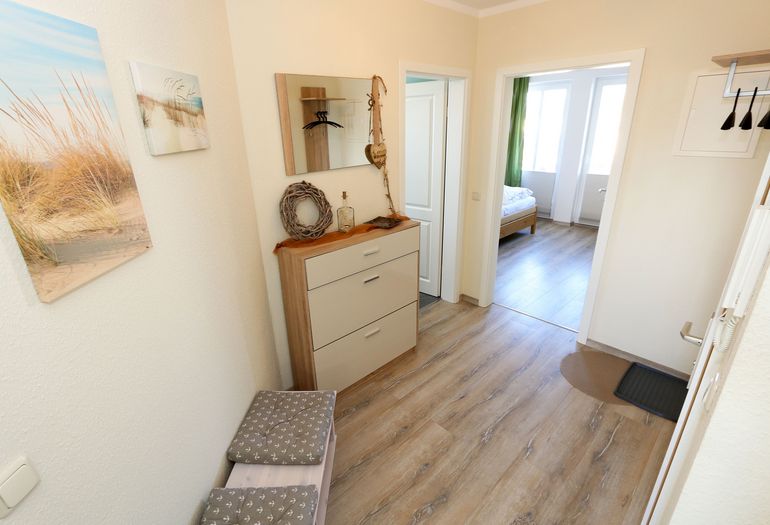 Flurbereich mit Zugang zu allen Räumlichkeiten Flurbereich mit Zugang zu allen Räumlichkeiten