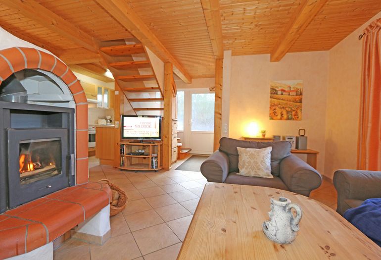 Sitzecke mit Kamin und TV