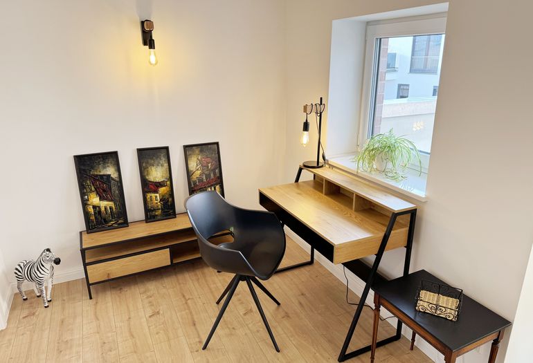 Arbeitsplatz mit Tageslicht Arbeitsplatz mit Tageslicht