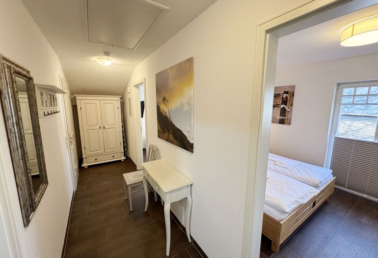Flurbereich mit Blick ins 1.Schlafzimmer Flurbereich mit Blick ins 1.Schlafzimmer