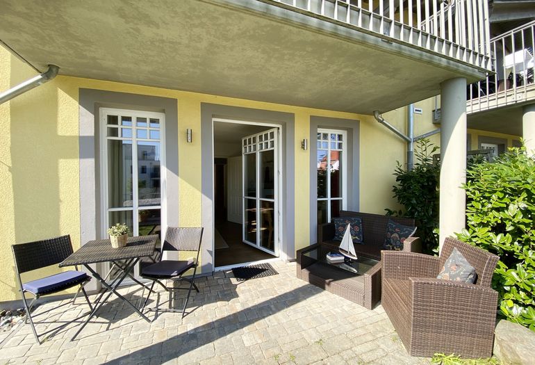bestuhlte Terrasse in ruhiger Lage bestuhlte Terrasse in ruhiger Lage