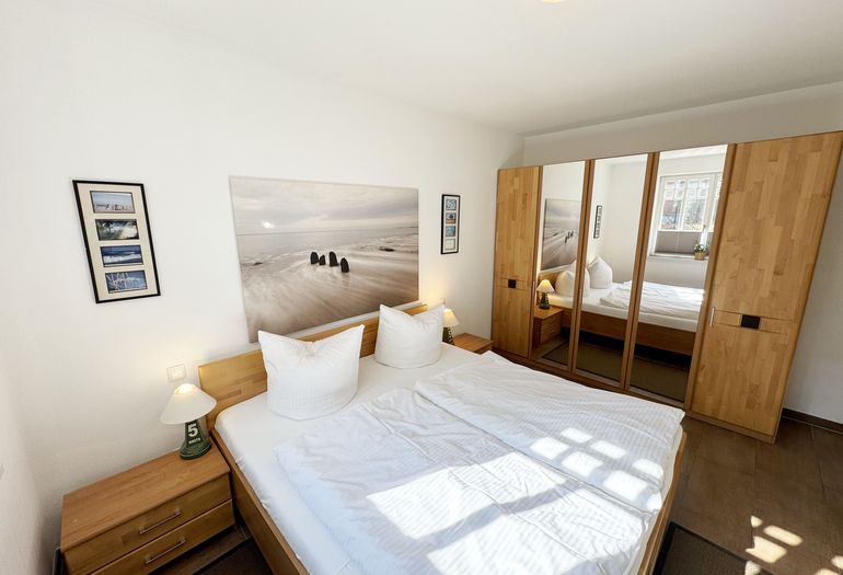 1.Schlafzimmer mit Doppelbett 1.Schlafzimmer mit Doppelbett