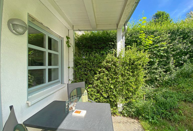 bestuhlte Terrasse in ruhiger Lage