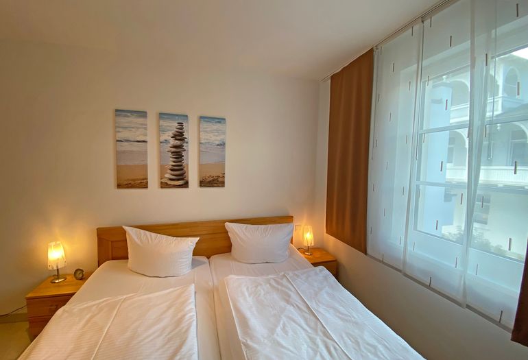 1. Schlafzimmer mit Doppelbett 1. Schlafzimmer mit Doppelbett