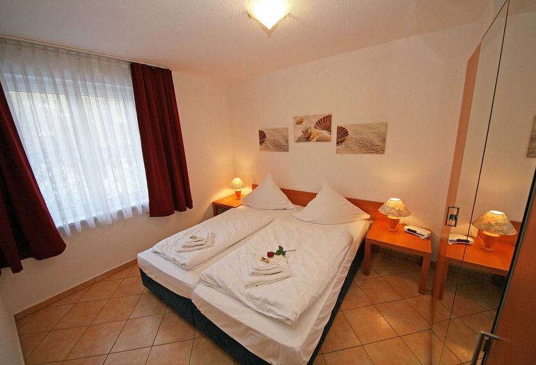 1. Schlafzimmer mit Doppelbett 1. Schlafzimmer mit Doppelbett