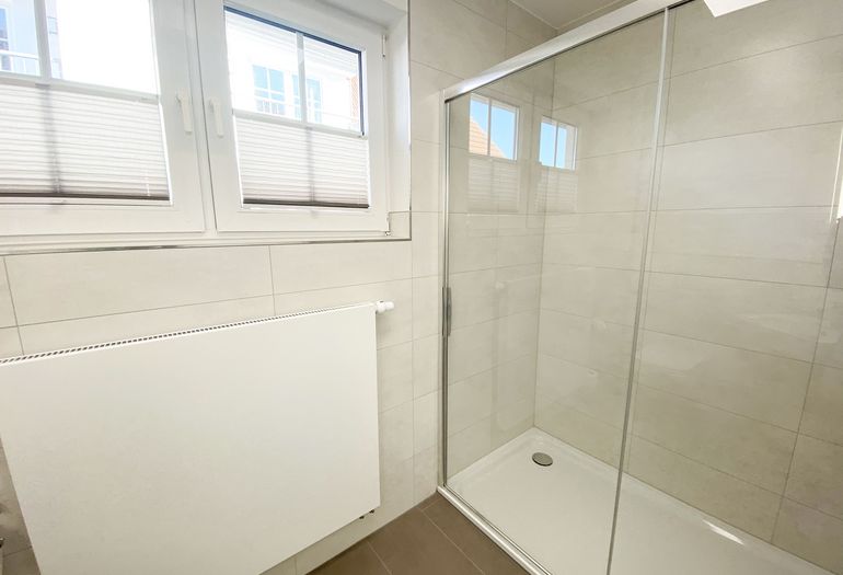 Badezimmer mit Dusche