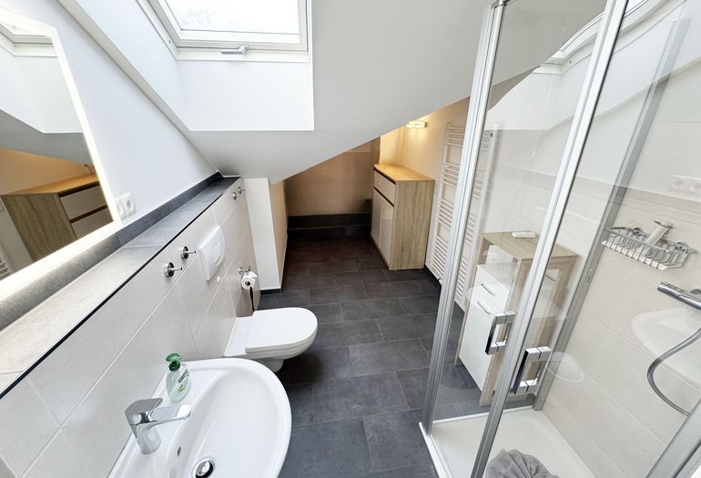 Badezimmer mit Dusche