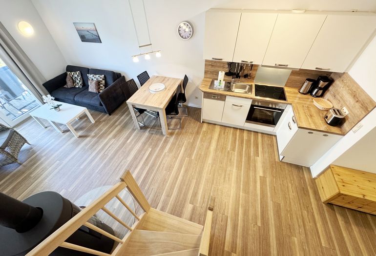 Blick in den Wohn-/Koch- und Essbereich