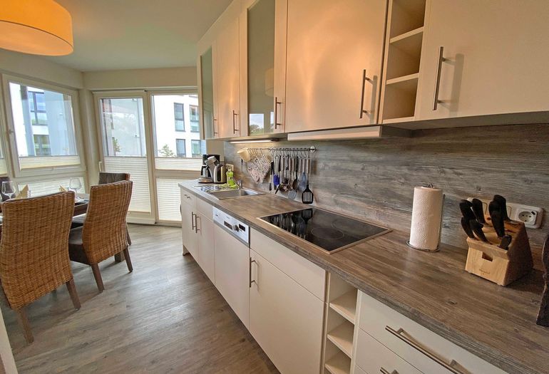 Küchenzeile mit Ceranfeld für gemeinsames Kochen