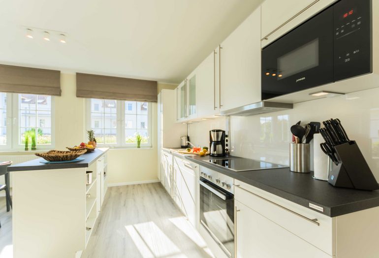 Küchenzeile mit Backofen Küchenzeile mit Backofen