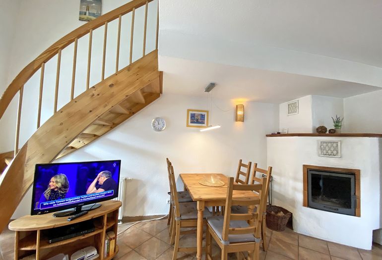 Wohnzimmer mit Kamin