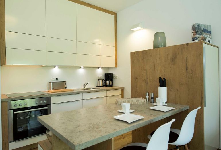 Esstisch mit Küchenzeile Esstisch mit Küchenzeile