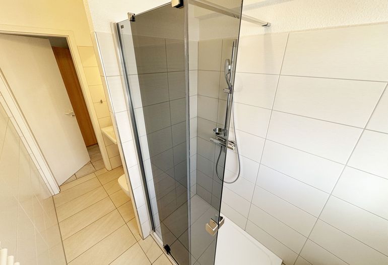 Badezimmer mit Dusche