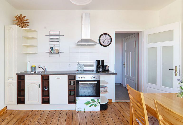 Küchenzeile mit Backofen