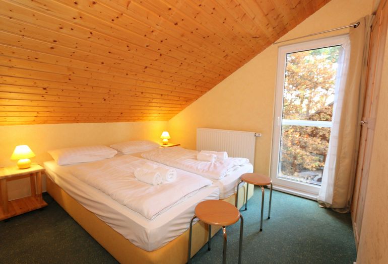 1. Schlafzimmer mit Doppelbett 1. Schlafzimmer mit Doppelbett