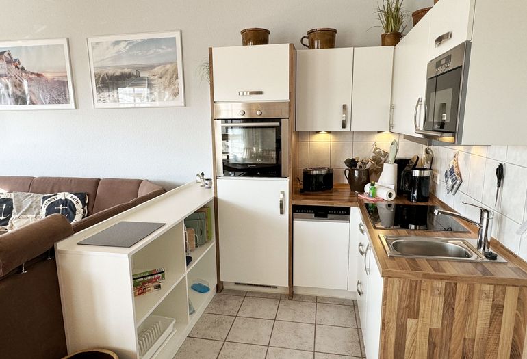 Seepark Sellin Haus Baabe - Küchenzeile mit Backofen, Herd und Küchenzeile