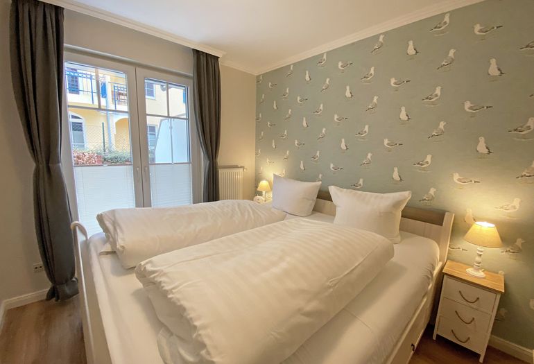 Schlafzimmer mit Doppelbett