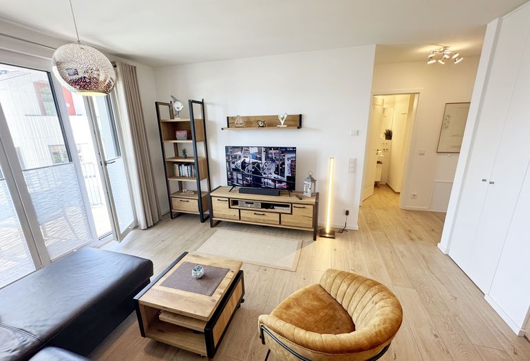 gemütlicher Wohnbereich mit Couch und Sessel