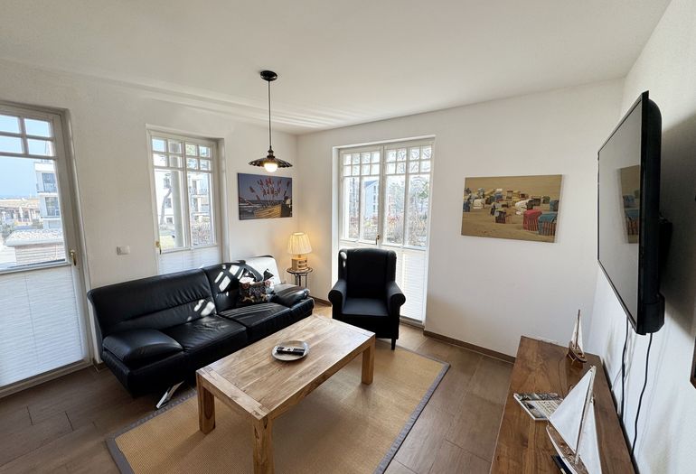 gemütliches Wohnzimmer mit Smart-TV gemütliches Wohnzimmer mit Smart-TV