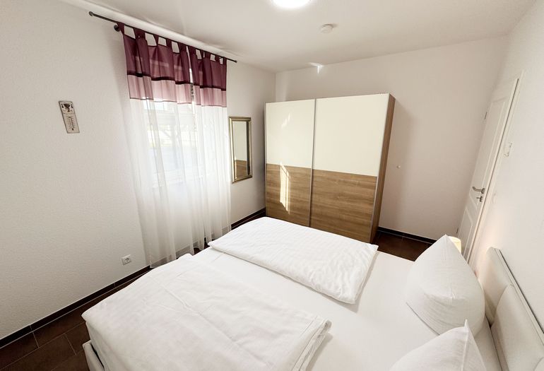 Schlafzimmer mit Doppelbett Schlafzimmer mit Doppelbett