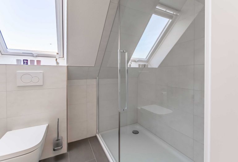 Badezimmer mit Dusche Badezimmer mit Dusche