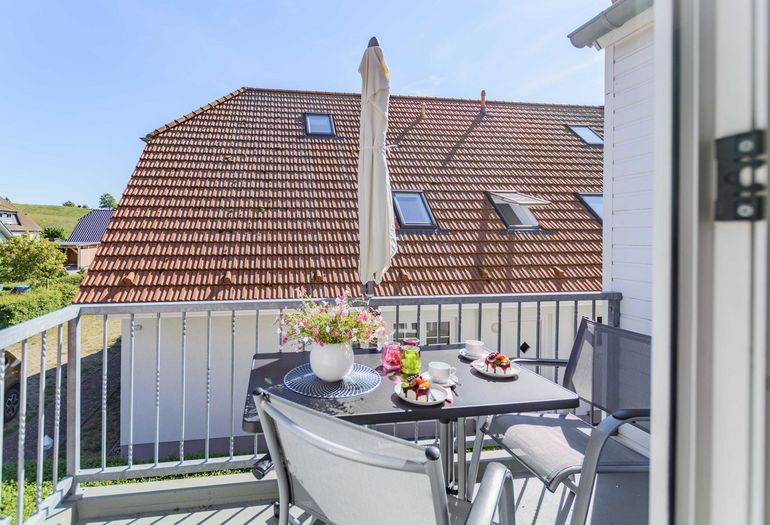 bestuhlter Balkon in ruhiger Lage bestuhlter Balkon in ruhiger Lage