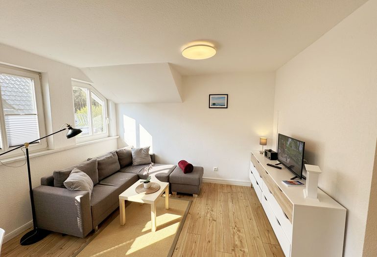 Wohnbereich mit Blick vom Schlafzimmer