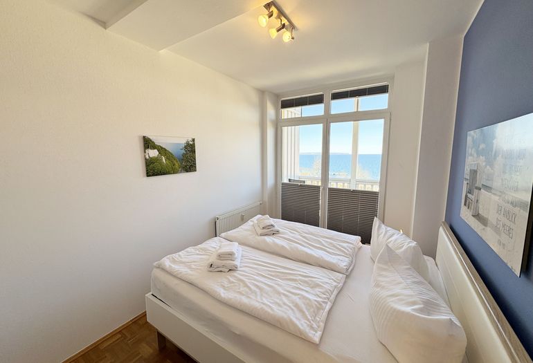 Schlafzimmer mit Doppelbett