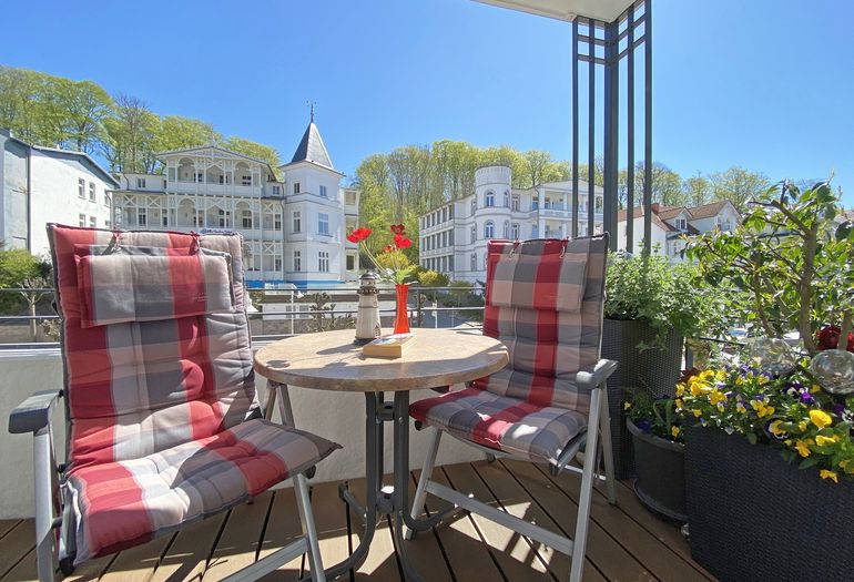 bestuhlter Balkon für entspannte Momente bestuhlter Balkon für entspannte Momente