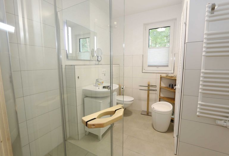 Badezimmer mit Waschbecken Badezimmer mit Waschbecken