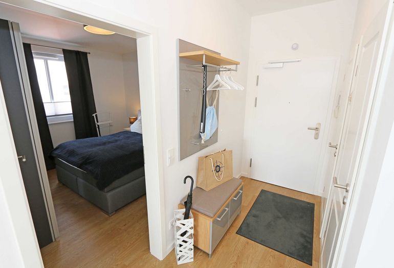 Eingangsbereich mit Blick ins 2. Schlafzimmer