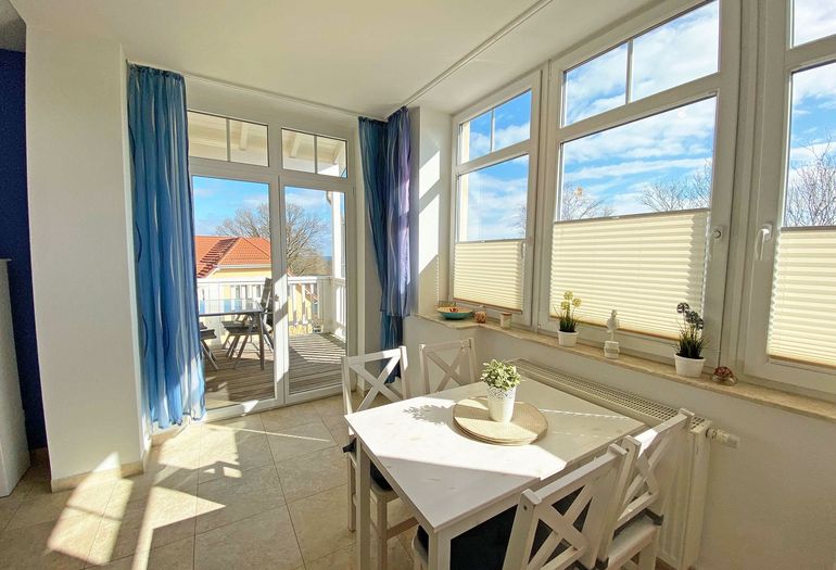 Essplatz mit Zugang zum Balkon Essplatz mit Zugang zum Balkon
