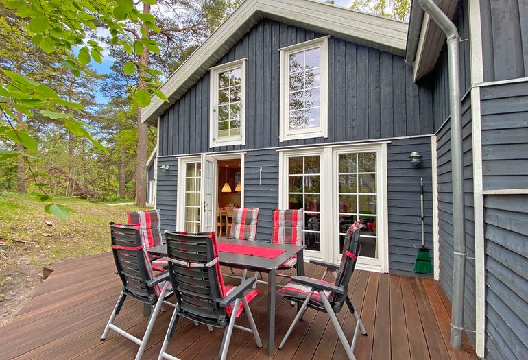 Ferienhaus Ostseewelle bestuhlte Terrasse in ruhiger Lage