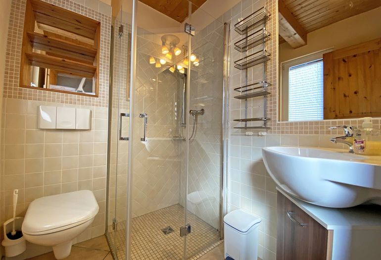 Badezimmer unten Badezimmer unten
