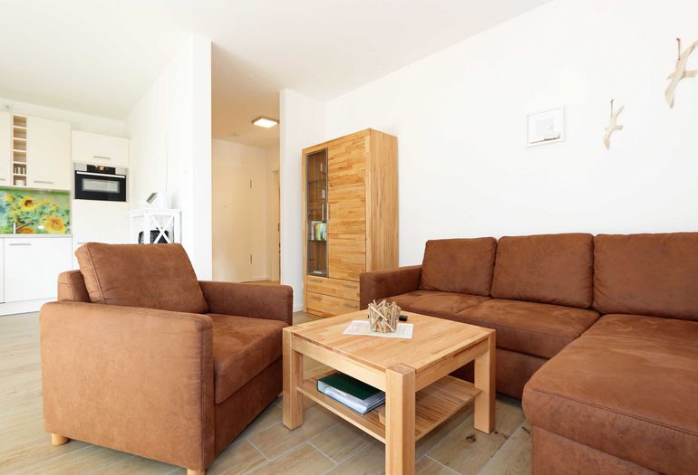 Wohnzimmer mit gemütlicher Couch