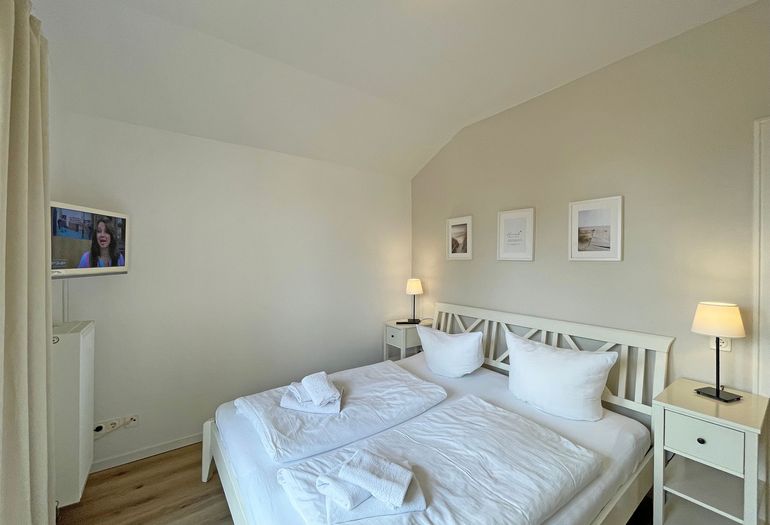 Schlafzimmer mit TV