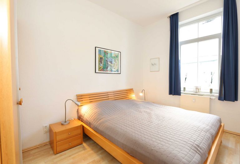 Schlafzimmer mit Doppelbett
