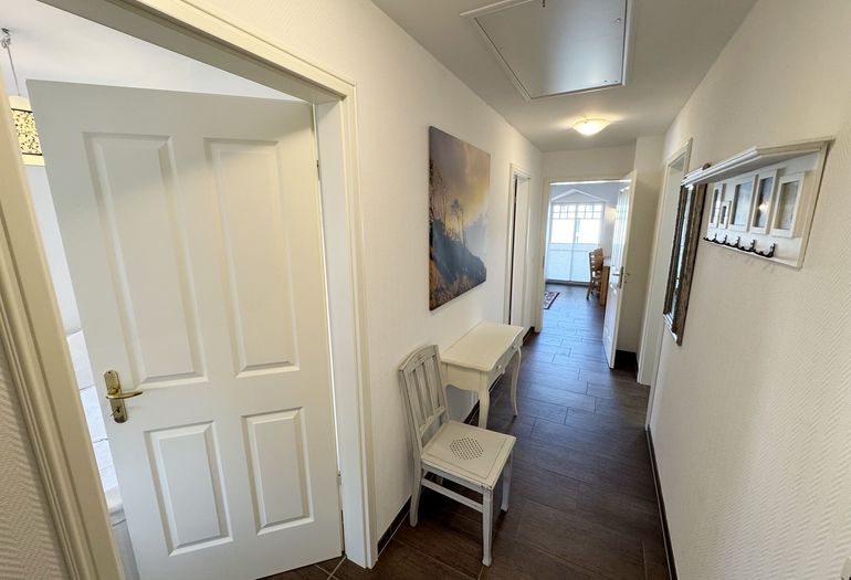 Flurbereich mit Garderobe Flurbereich mit Garderobe