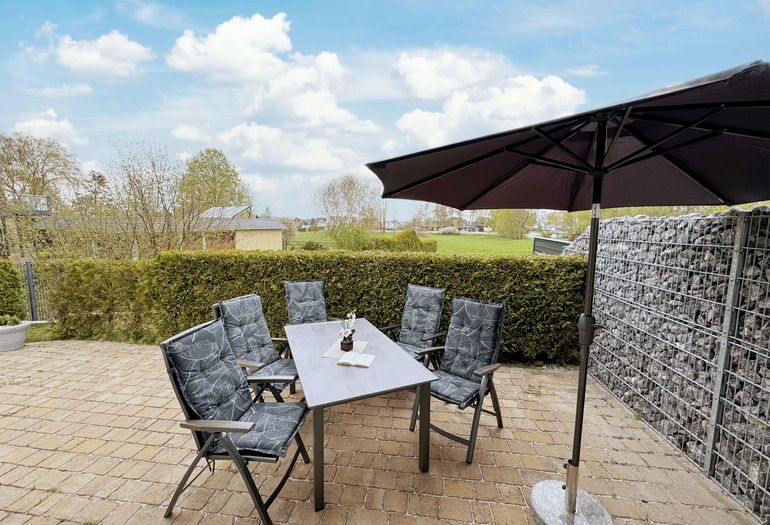 Terrasse mit Blick in Richtung Hafen